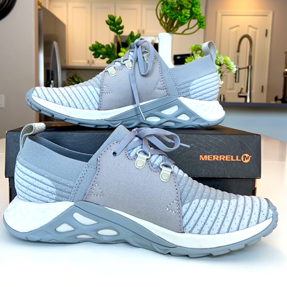 Brand new in the box! Women’s light gray MERRELL “Range AC+” Tennis Shoes SZ 8.5